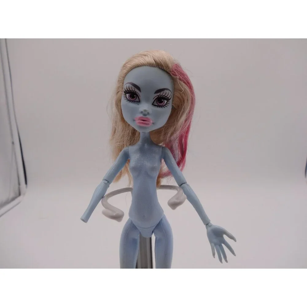 Monster High Skull Shores Abbey Bominable 10